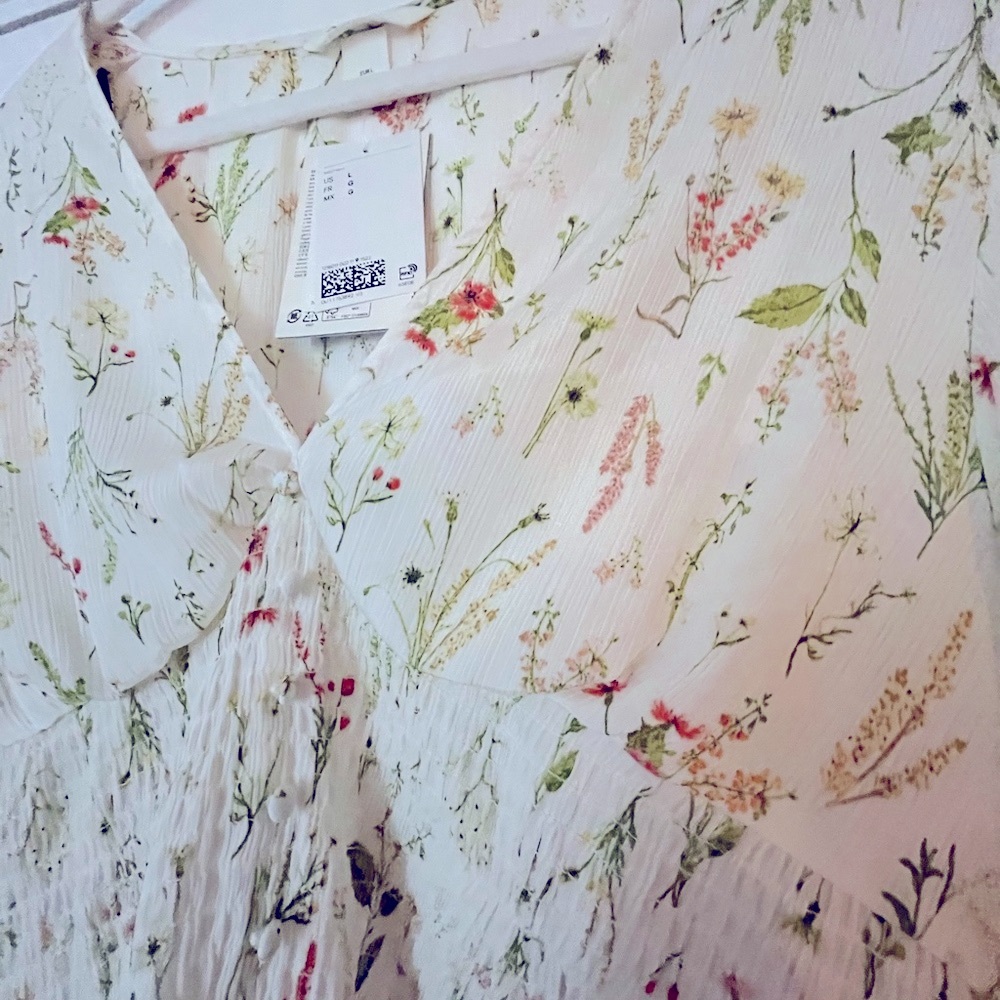 H&M NWT (L) crop blouse v neck top buttons floral white - Picture 6 of 7